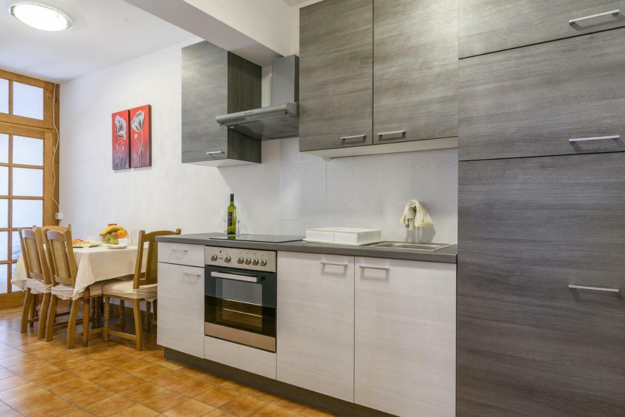 Accommodation Mamut Trogir Exterior photo